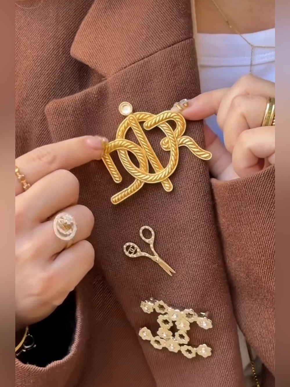 DIOR Oversized Woven Rope Design CD Logo Gold Plated 1980’s Pin Brooch Vintage